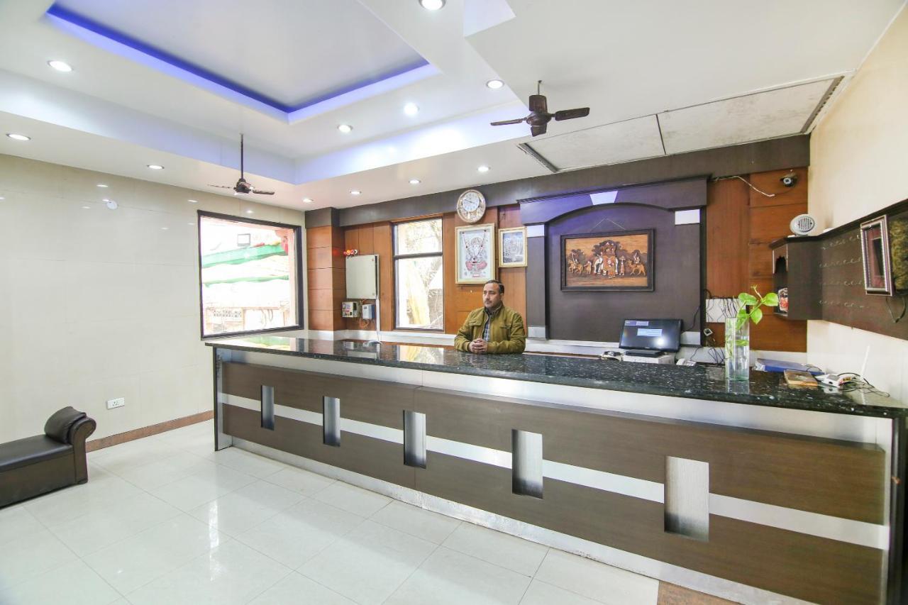 Capital O 68148 Hotel Shree Jee Palace Ghaziabad Eksteriør bilde